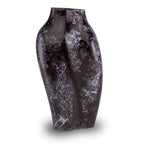 Keramische kunst urn Heart to Heart met zwart-wit marmerlook