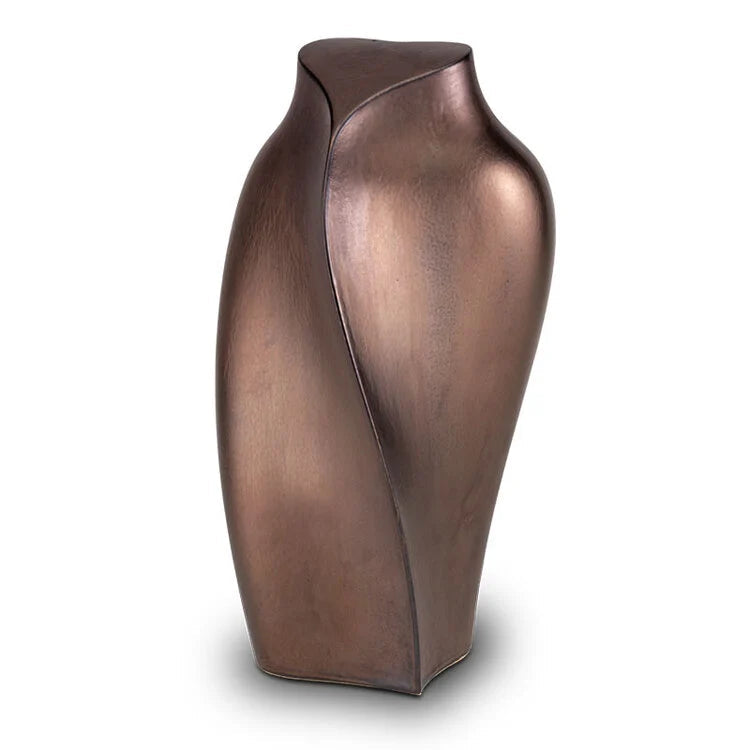 Keramische kunst urn Heart to Heart met bronzen finish