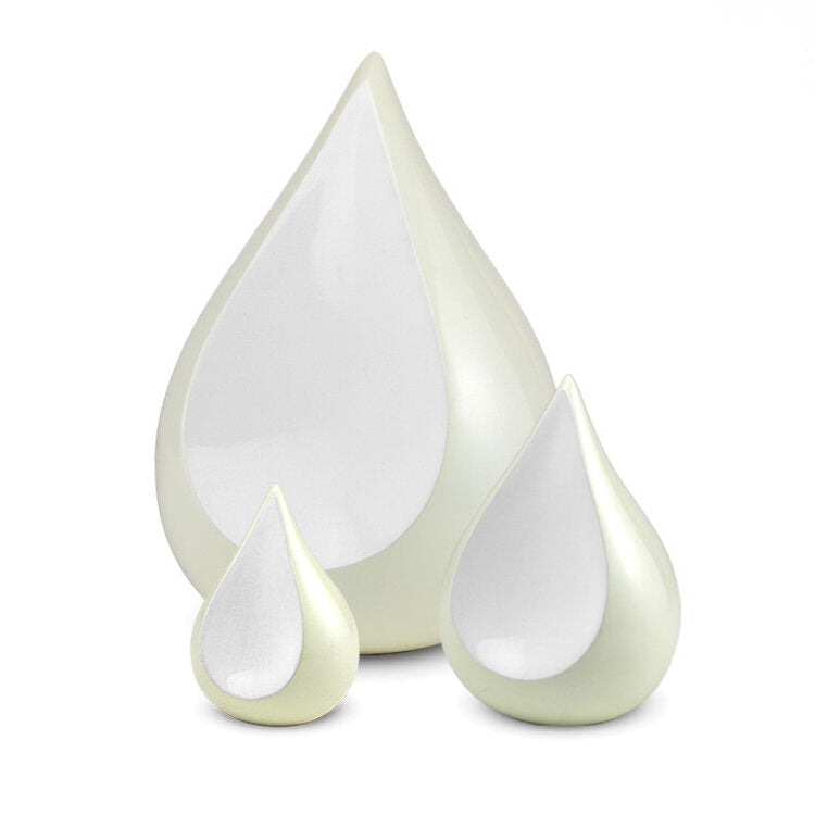 Metalen keepsake urn messing glanzend met traanvorm