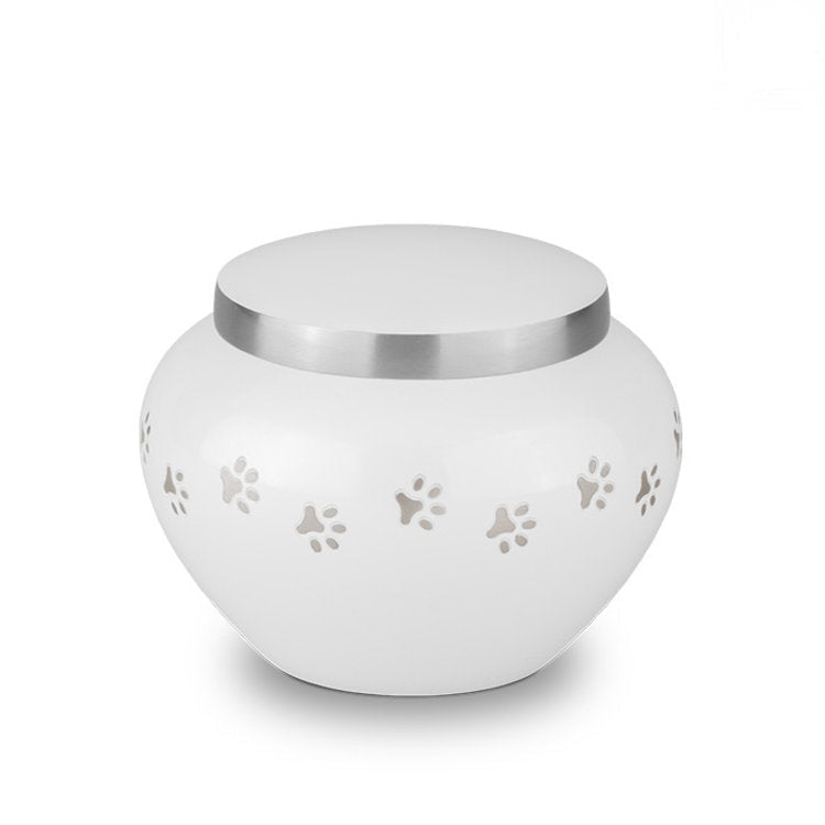 Kleine metalen dierenurn wit met zilverkleurige details glanzend en personaliseerbaar