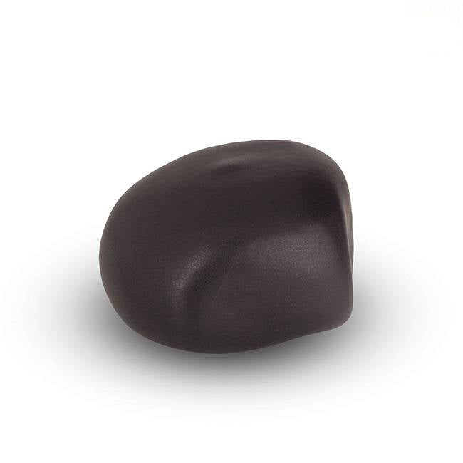 Knuffelkeitje mat zwart – handgemaakte keramische herinnering