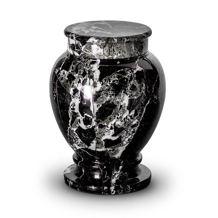 Marmeren urn natuursteen uniek patroon en eigen karakter