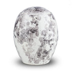 Keramische urn wit-beige met ovale vorm en bubbels patroon