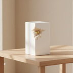 Keramische urn met levendige kleuren