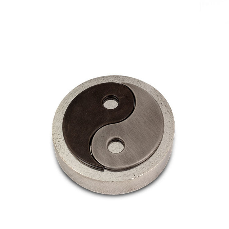 Tinnen asbeeld zilver in volmaakt evenwicht yin yang symbool